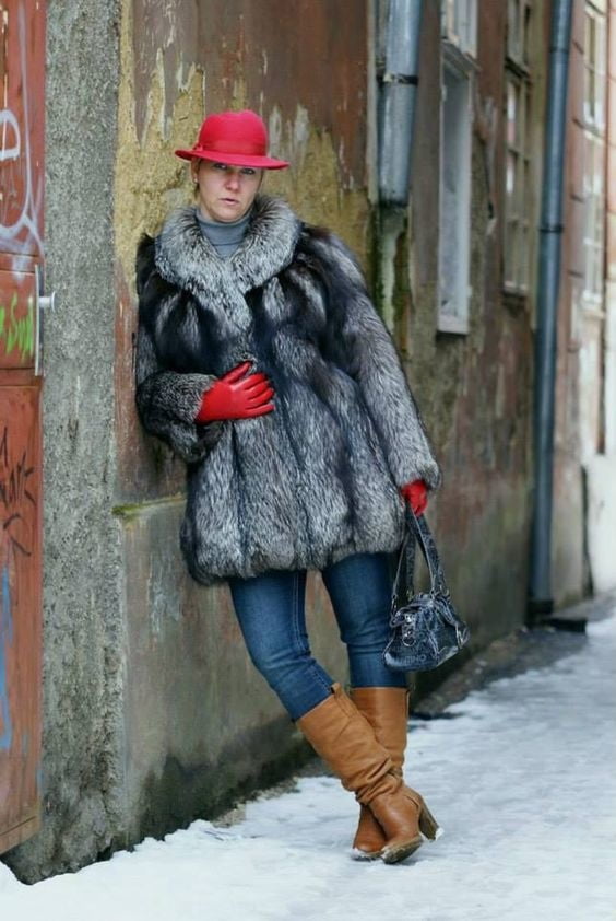 woman in fur coat 27 #89916121