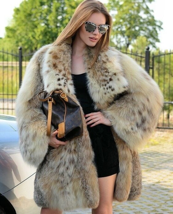 woman in fur coat 27 #89916590