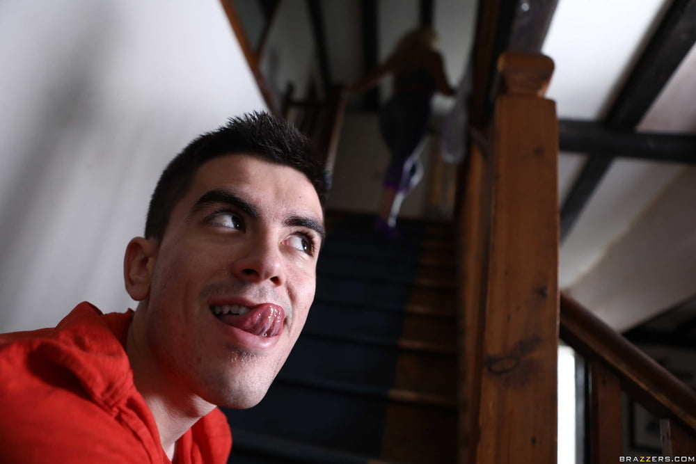 Voyeuristischer Stiefsohn (brazzers)
 #94467770