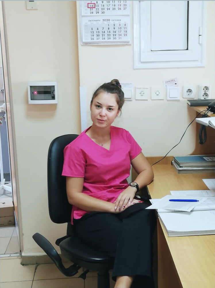 Bulgarische Krankenschwester
 #80053977