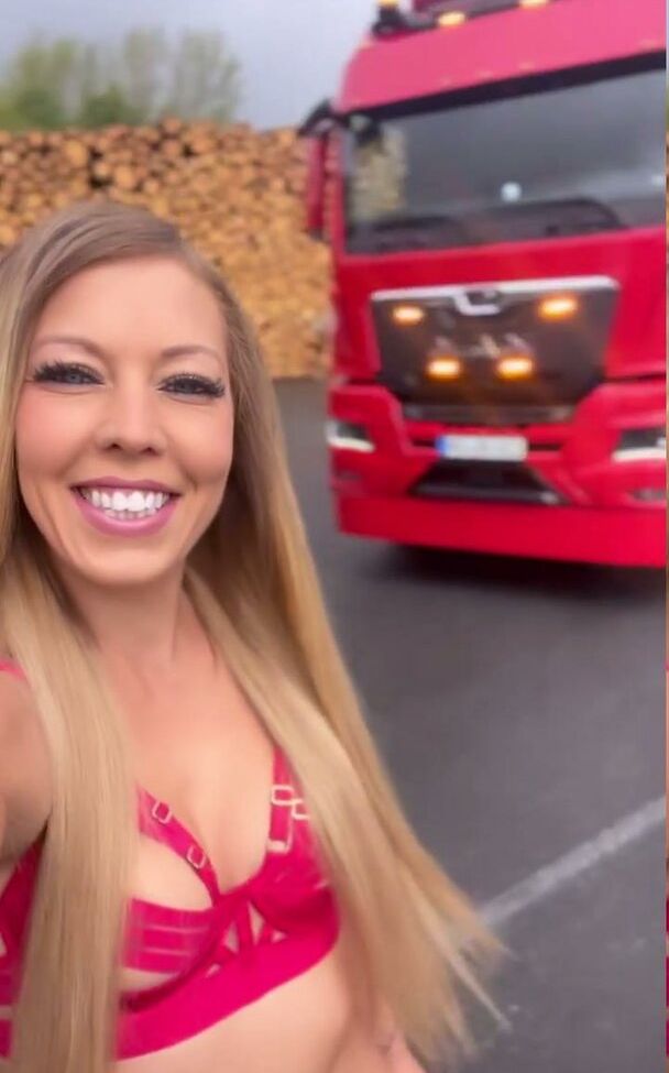 Linda Krieger Mock nackt #109627310