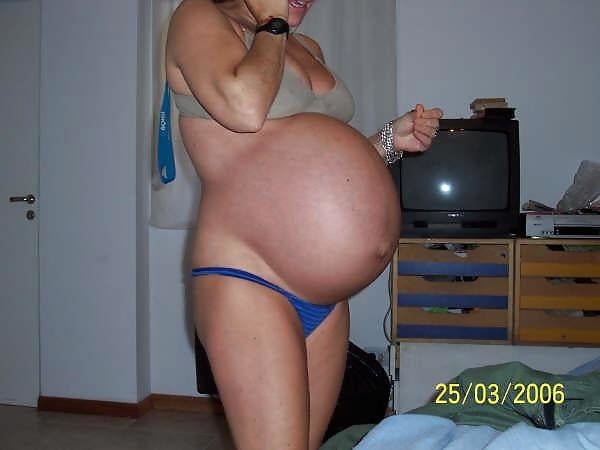 巨大な妊婦のお腹とオッパイ
 #79920722