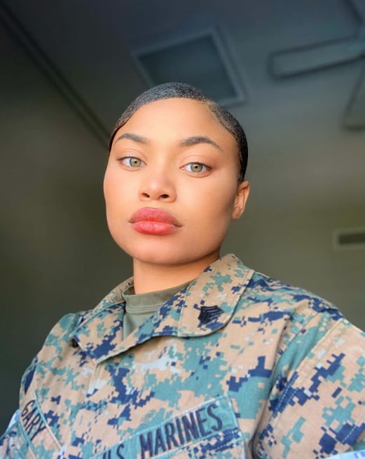 Sostenete le nostre truppe: le ragazze militari più sexy di sempre!
 #93178939