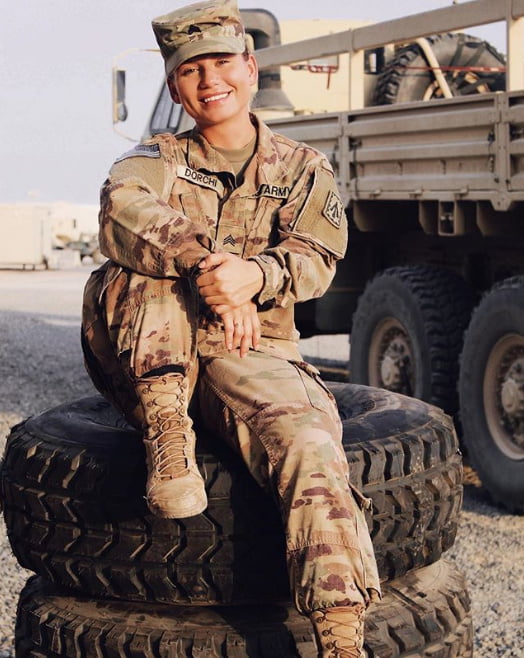 Sostenete le nostre truppe: le ragazze militari più sexy di sempre!
 #93178985