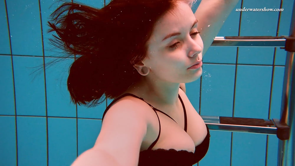 Dashka 1 underwatershow
 #106758097