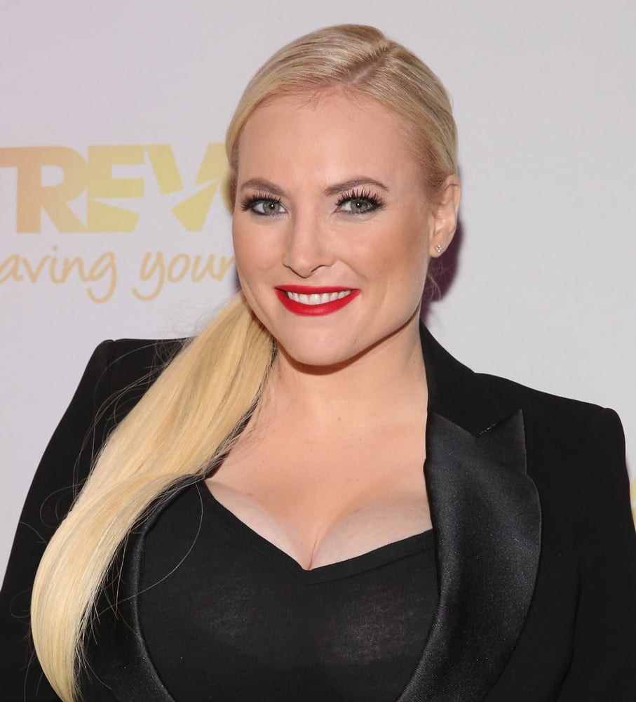 Meghan mccain und ihre riesigen Titten!
 #98341934