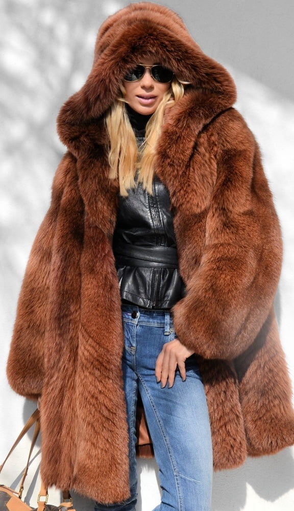 Sexy Fur Models #102848110