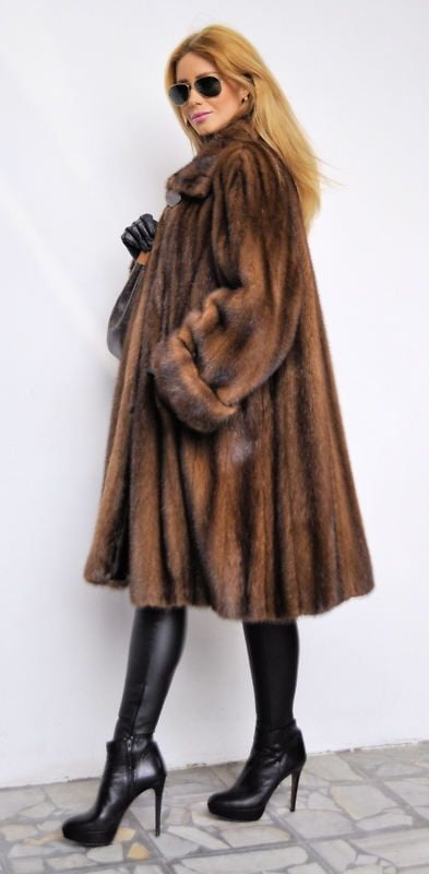 Sexy Fur Models #102848126