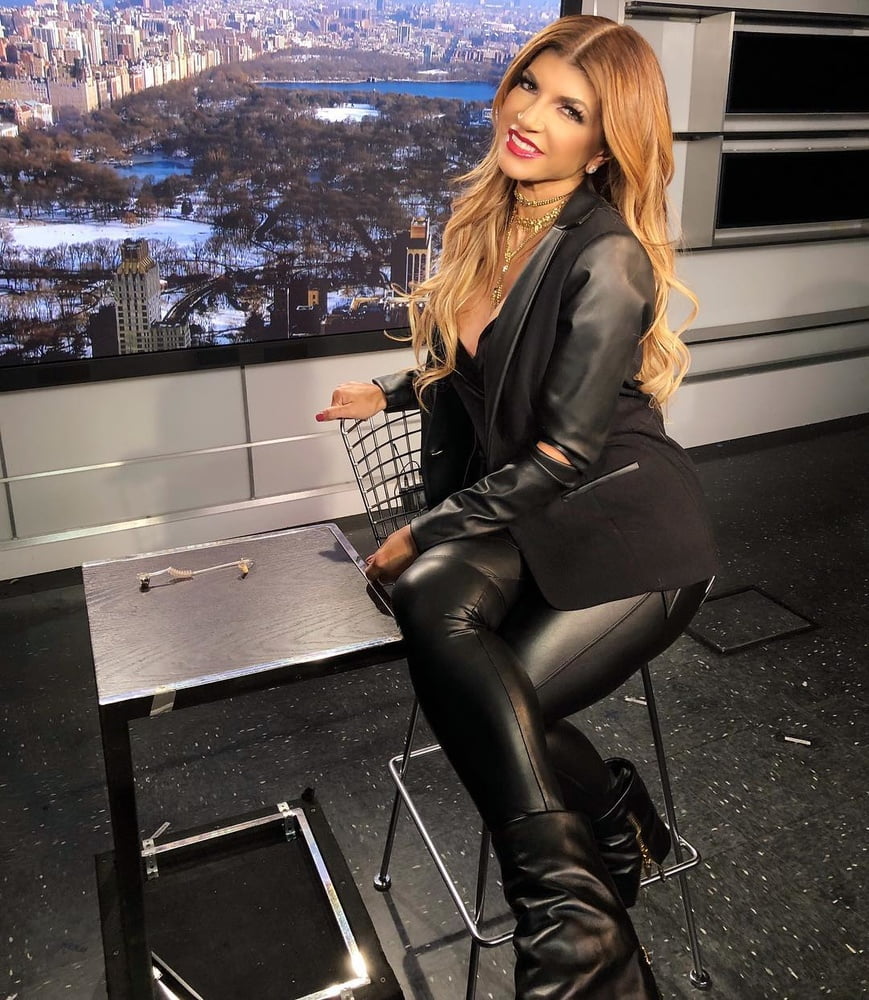 Weibliche Berühmtheit - Usatame gestiefelte Babes
 #103183966