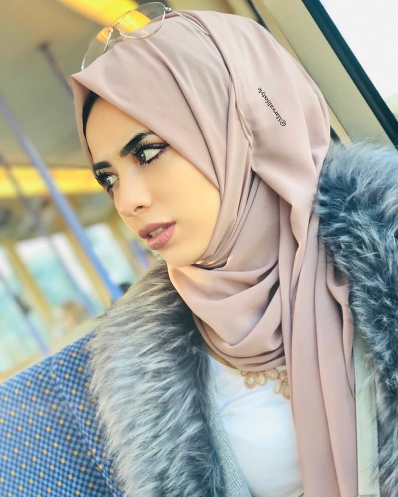 Sexy syrische Instagram Hijab-Dame
 #79722697