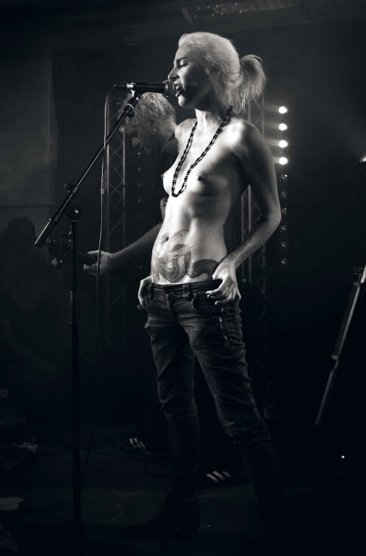 Músicos desnudos
 #102050214