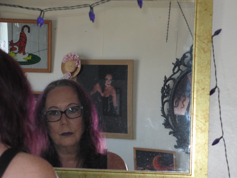 FOXY SLUT IN ISOLATION #98750427