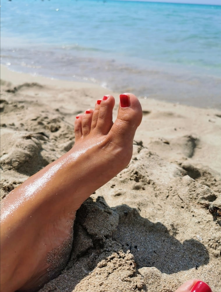 Donna Dora feet at the beach #92421848