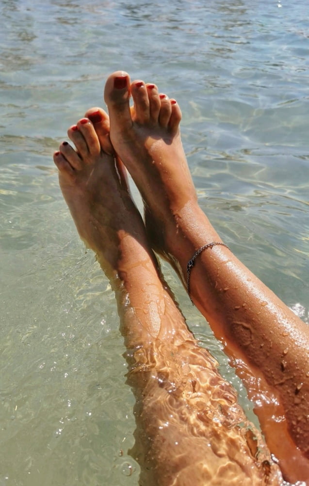 Donna Dora feet at the beach #92421868