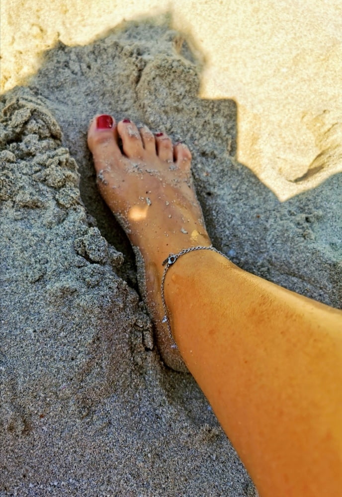 Donna dora füße am strand
 #92421871