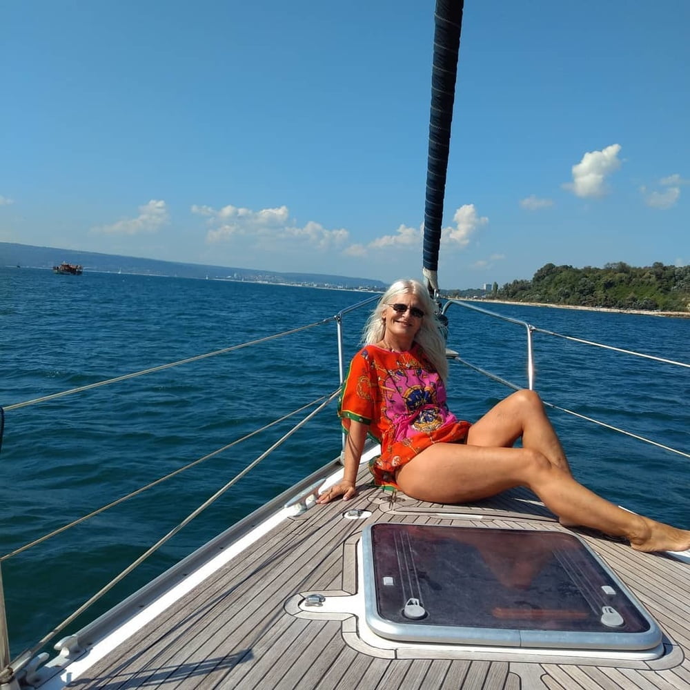 Schwiegermutter ihr Höschen
 #89470914