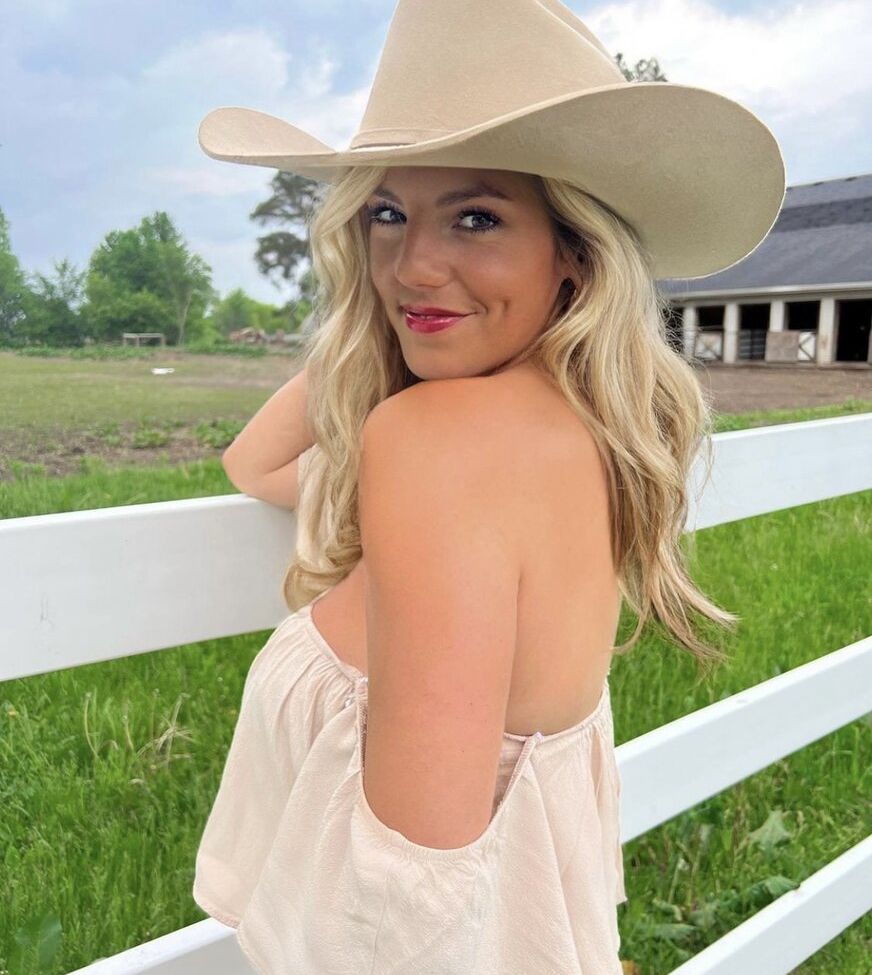 Annie Agar desnuda #108619778