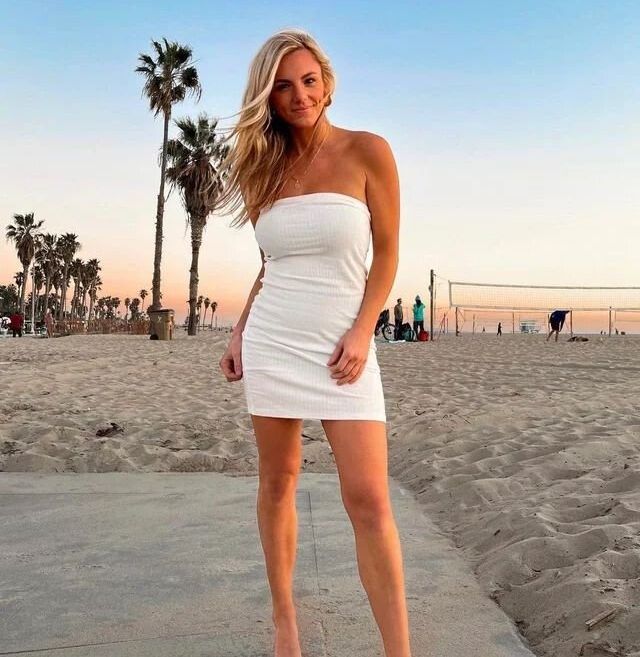 Annie Agar desnuda #108619791