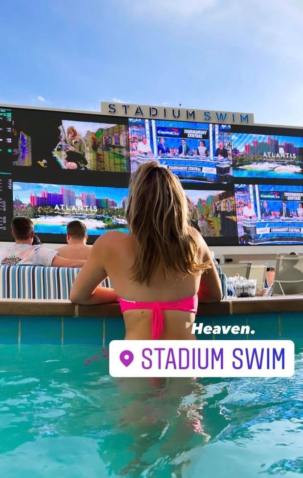 Annie Agar desnuda #108619802