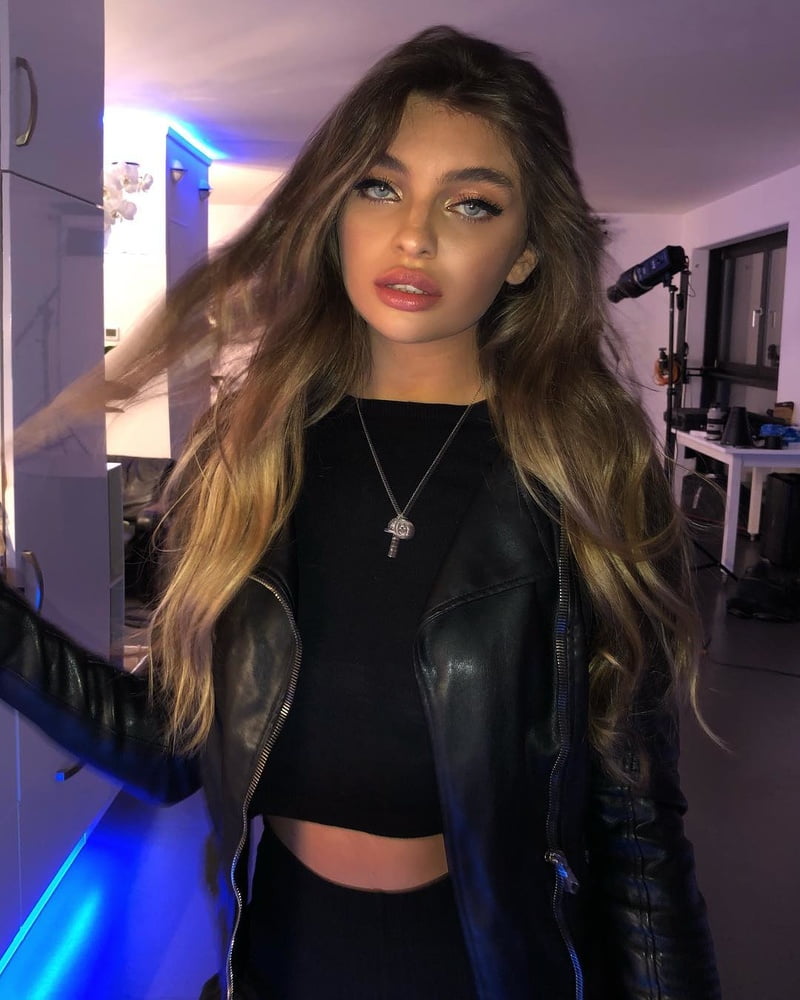 Insta babe 41
 #100340936