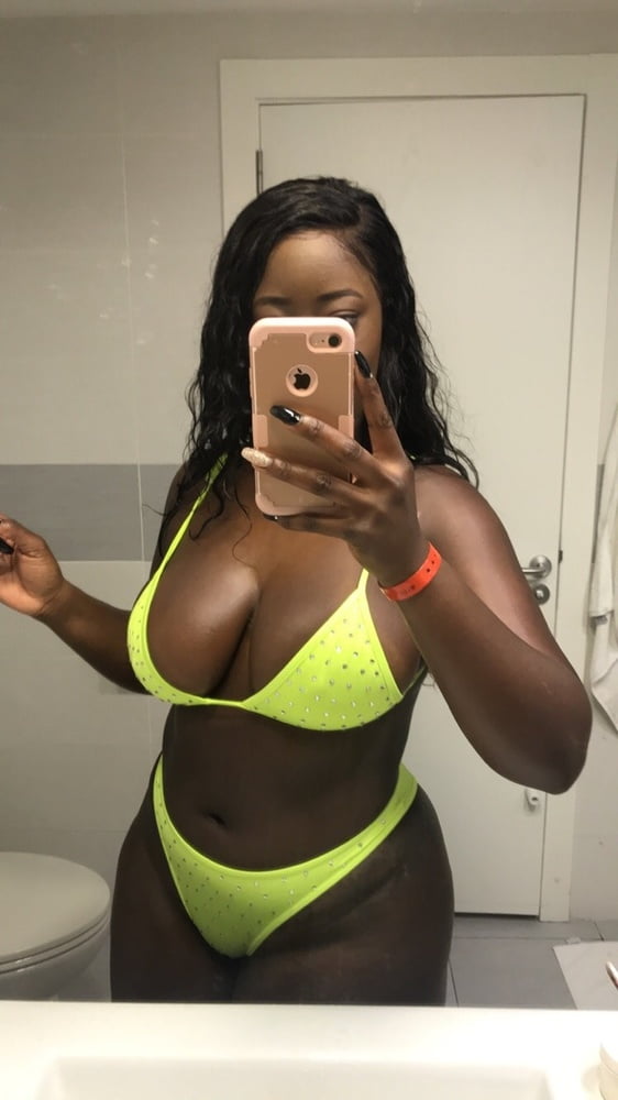 Alerta de bikini
 #99333174