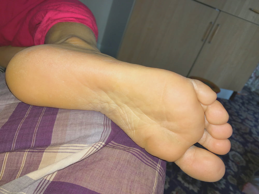 Amateur indische Füße
 #91650829