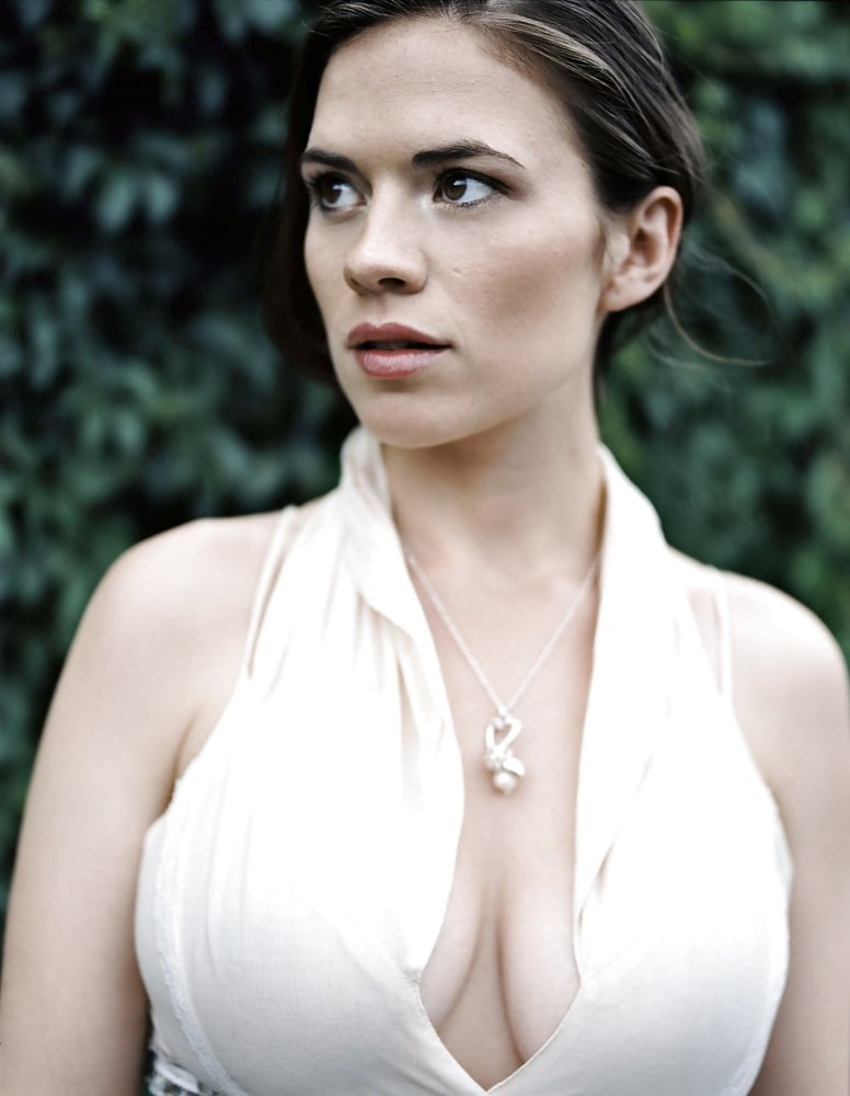 Hayley atwell material de golpe
 #88044583