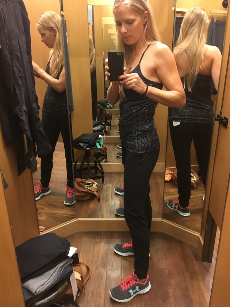 Sportliche Blondine
 #91914115
