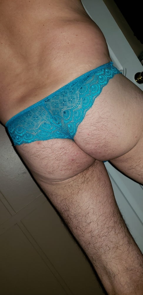 Enjaulado y vestido de la diversión
 #79924597