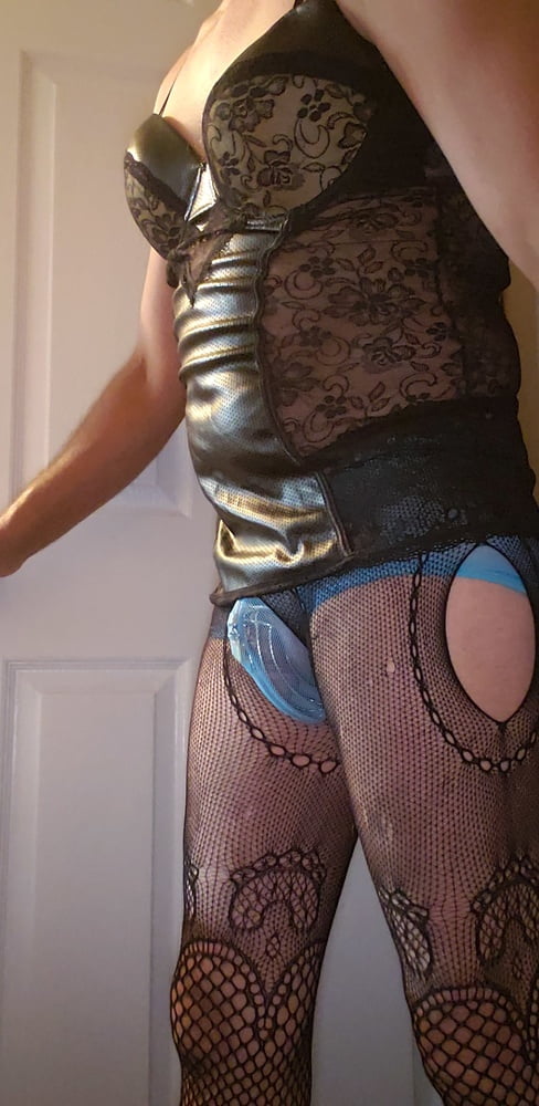 Enjaulado y vestido de la diversión
 #79924604