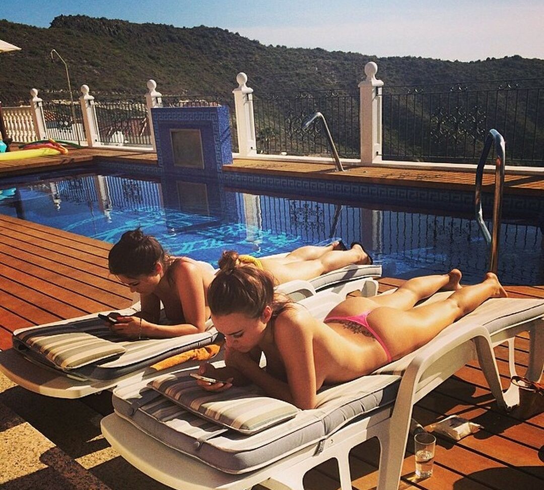 Rosie Jones desnuda #107846020