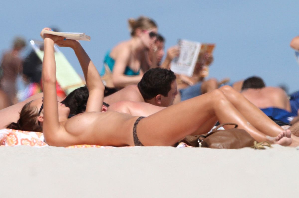 Rosie Jones desnuda #107848182