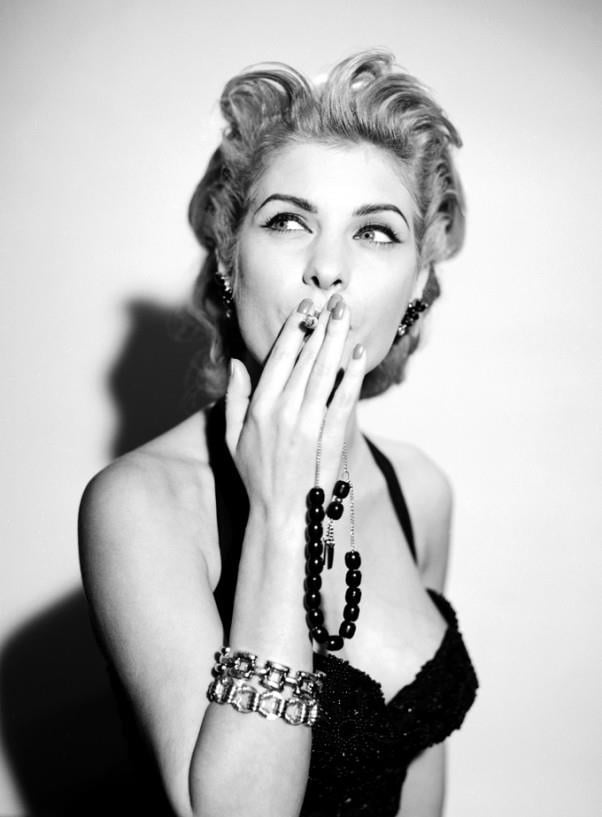 Griechische Berühmtheit : menegaki
 #102774193