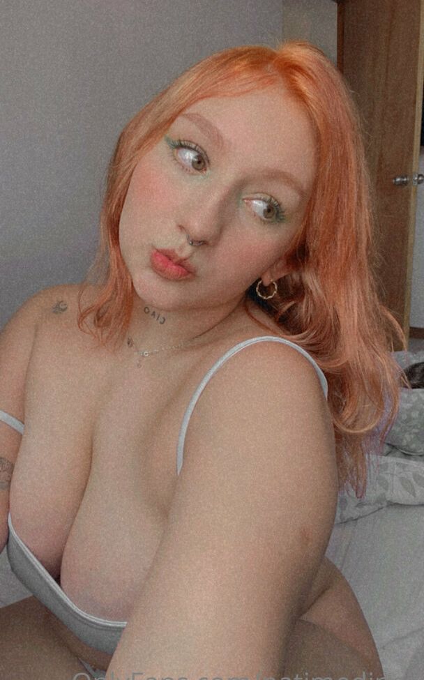 Natimedinaz desnuda #109855562