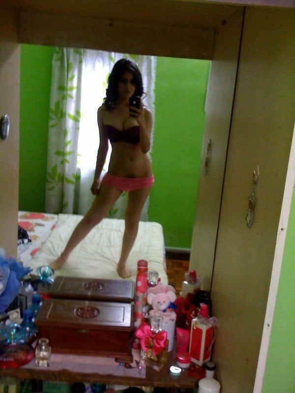 Unknown Desi Girl 011 (leaked semi-nudes) #102413282