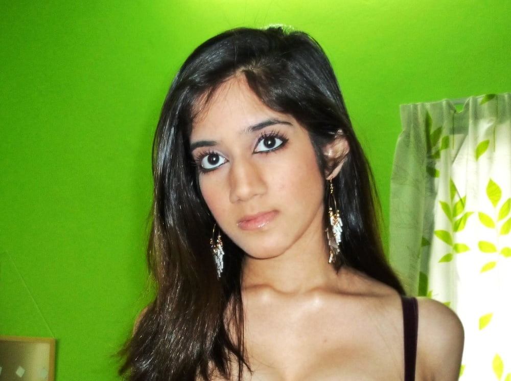 Unknown Desi Girl 011 (leaked semi-nudes) #102413300