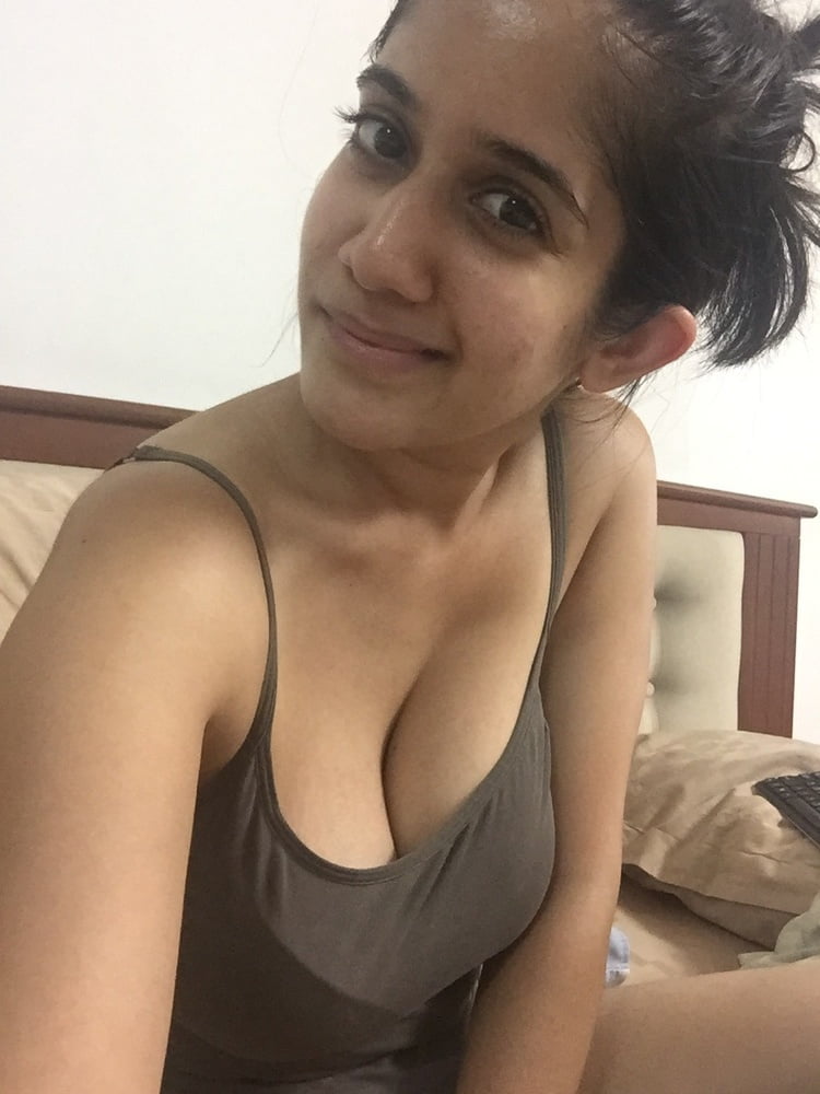 Unknown Desi Girl 011 (leaked semi-nudes) #102413310