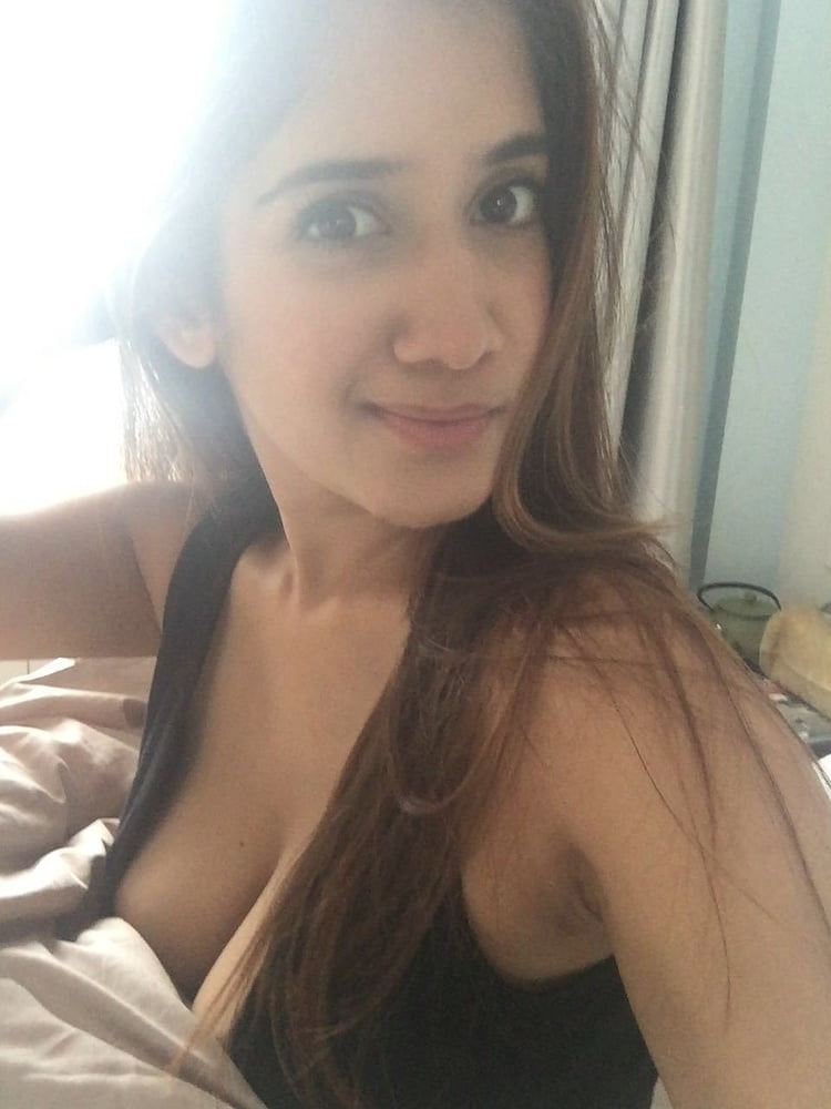 Unknown Desi Girl 011 (leaked semi-nudes) #102413323