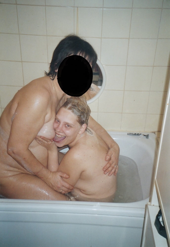 Tempo di bagno lesbico
 #102650479