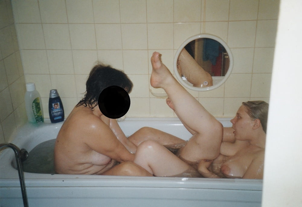 Tempo di bagno lesbico
 #102650485