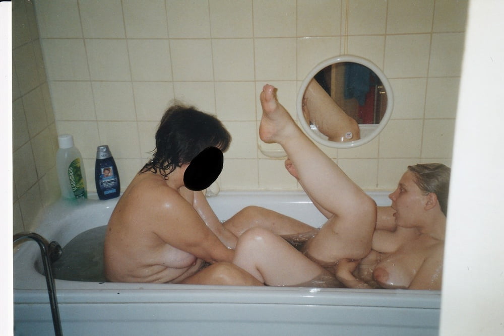Tempo di bagno lesbico
 #102650493