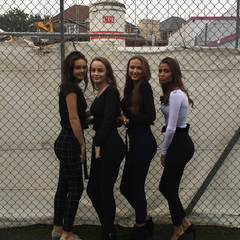 Chav Model Lola #79733502