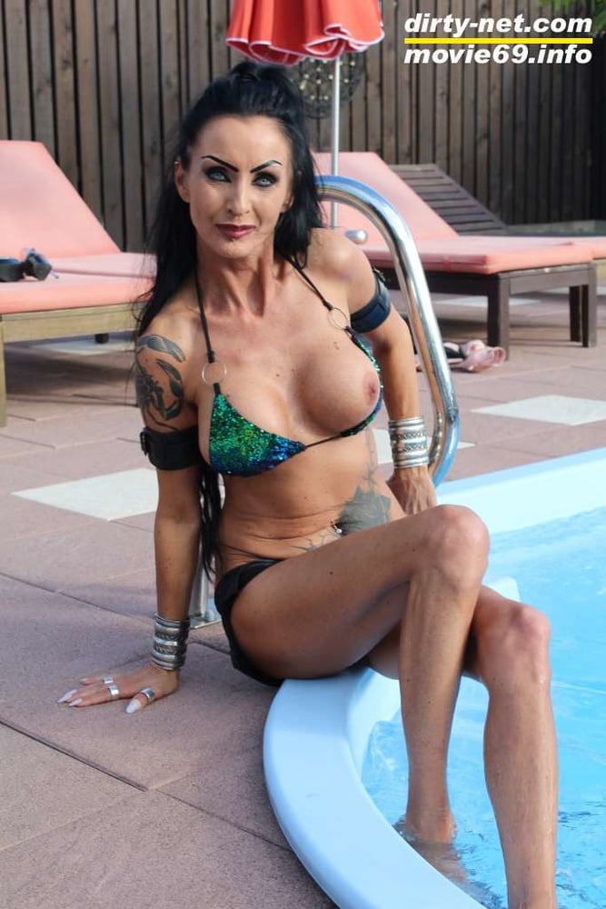 Photoshooting with fetish girl Sidney Dark at a pool #106685689