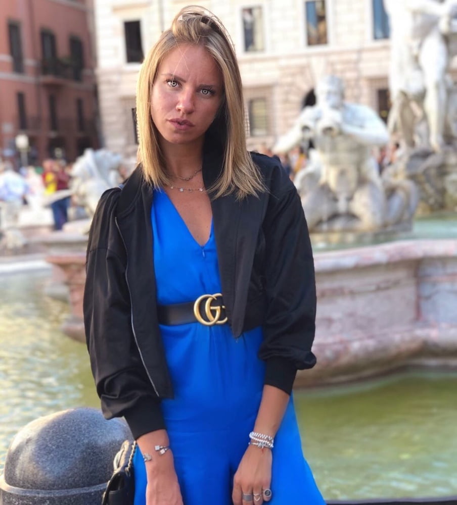 Fabiana sexy italienische blonde Schlampe mit schönen Beinen
 #80858122