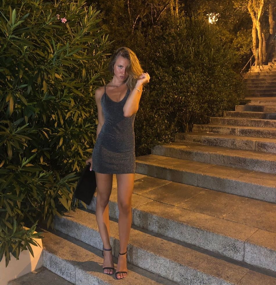 Fabiana sexy troia bionda italiana con belle gambe
 #80858134