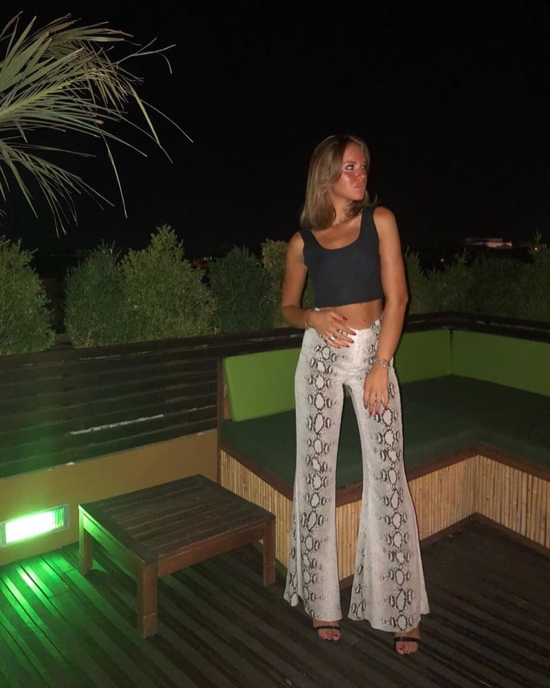Fabiana sexy troia bionda italiana con belle gambe
 #80858232