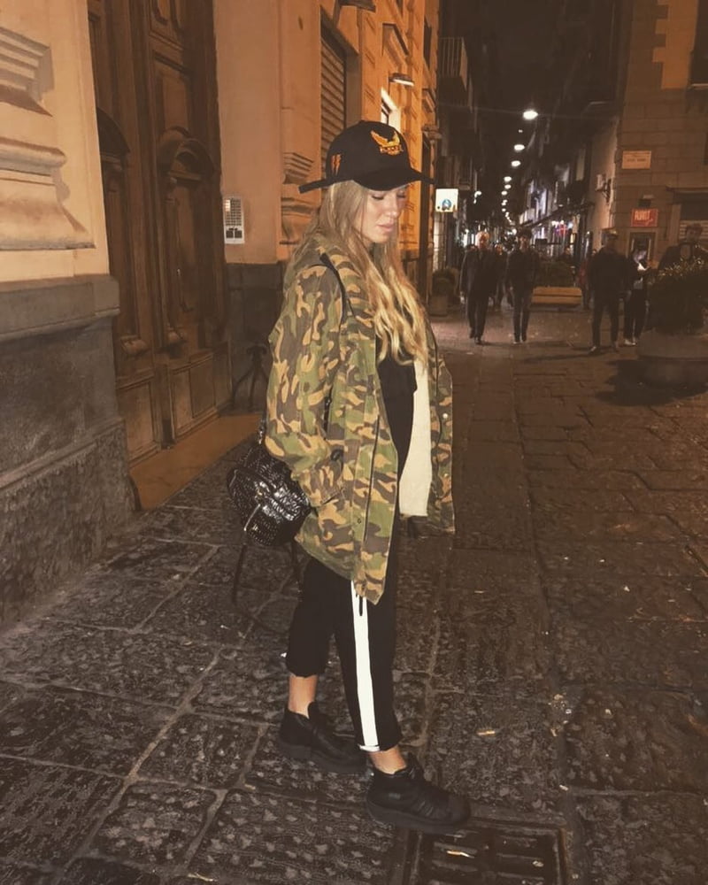 Fabiana sexy italienische blonde Schlampe mit schönen Beinen
 #80858424