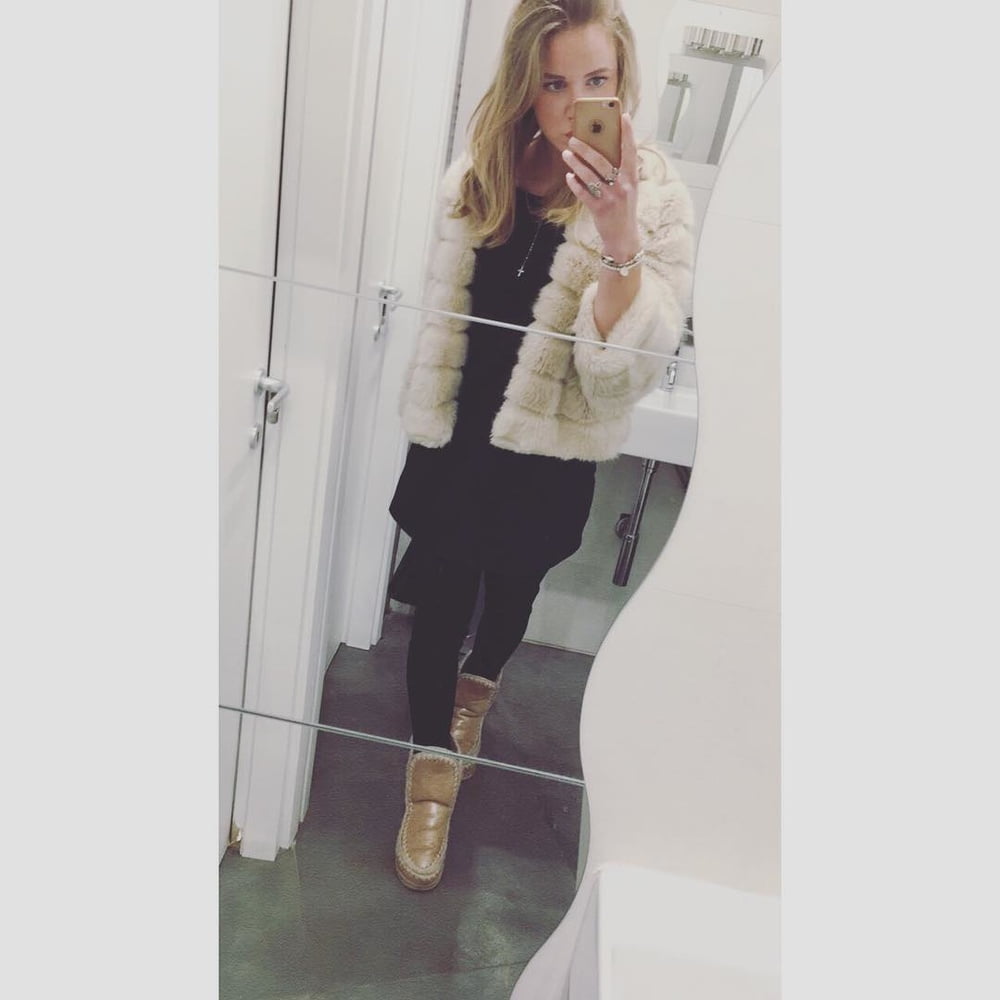 Fabiana sexy italienische blonde Schlampe mit schönen Beinen
 #80858631