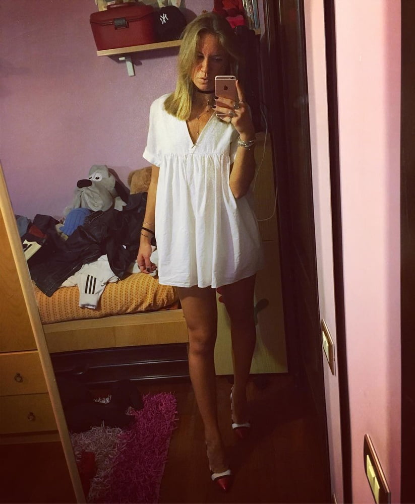Fabiana sexy italienische blonde Schlampe mit schönen Beinen
 #80858634