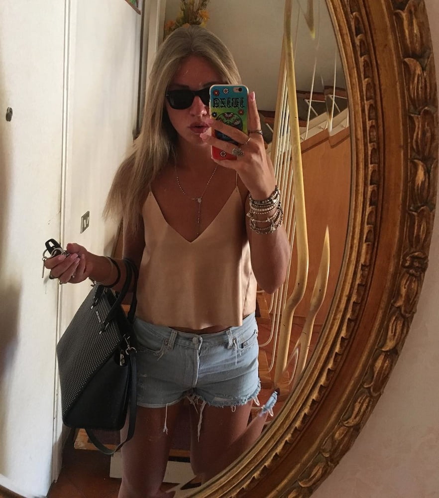 Fabiana sexy italienische blonde Schlampe mit schönen Beinen
 #80858717